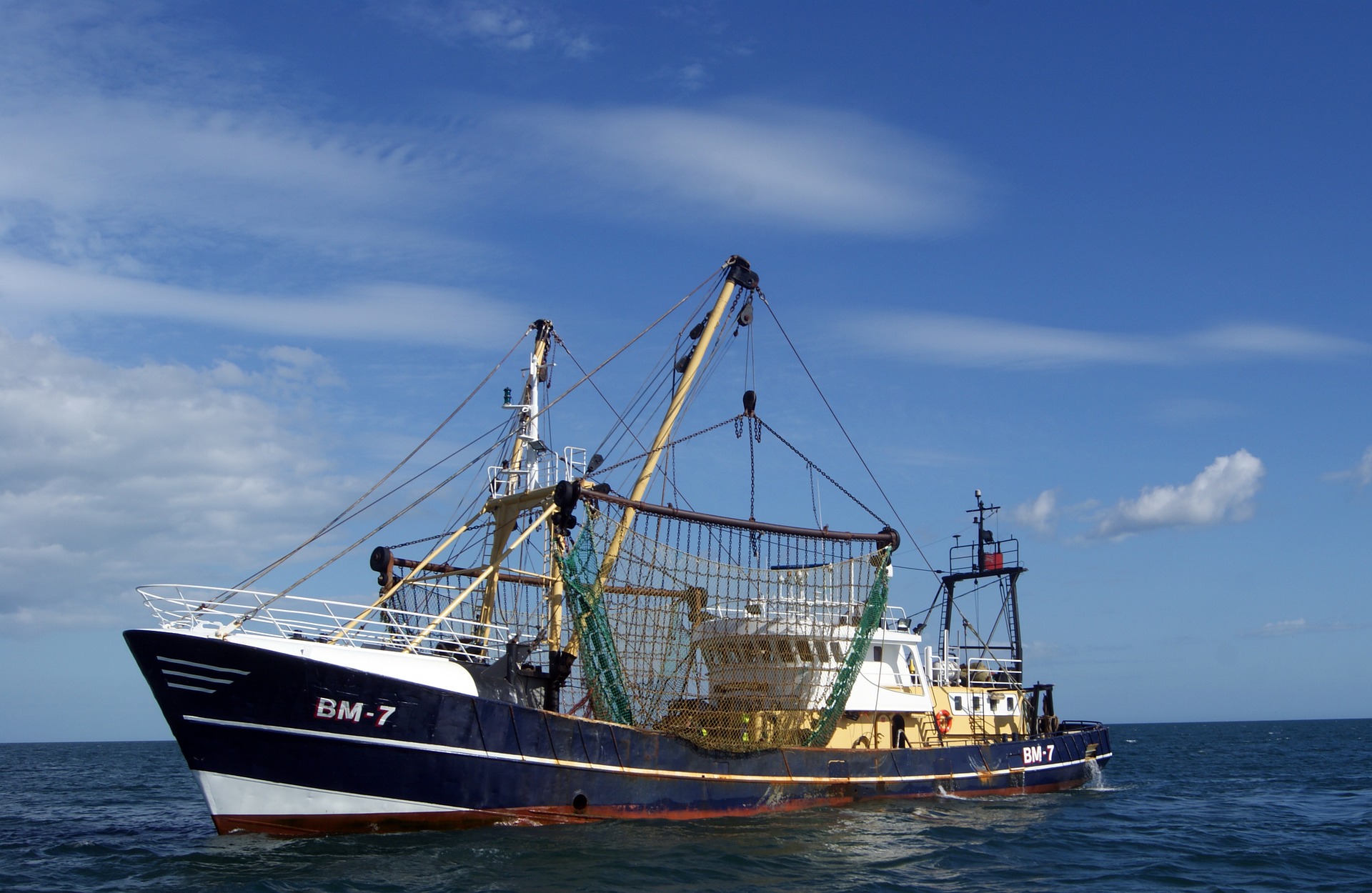 2016 ends with adoption of deep sea regulation - trawling ban below